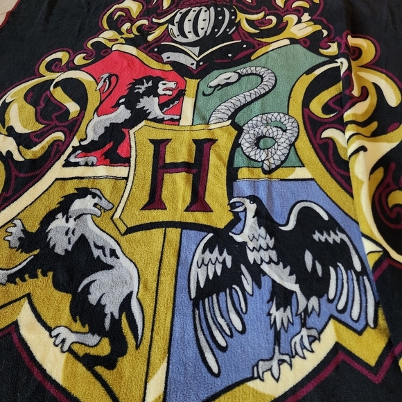 Harry Potter Wizarding World Black Finished Red Edges Plush Blanket Throw Large - Picture 5 of 9